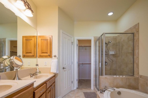 Lakeside Haven Townhouse image 25