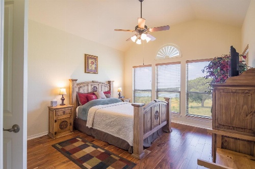 Lakeside Haven Townhouse image 3