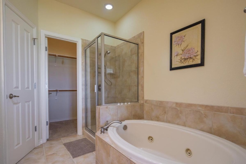 Lakeside Haven Townhouse Image 31