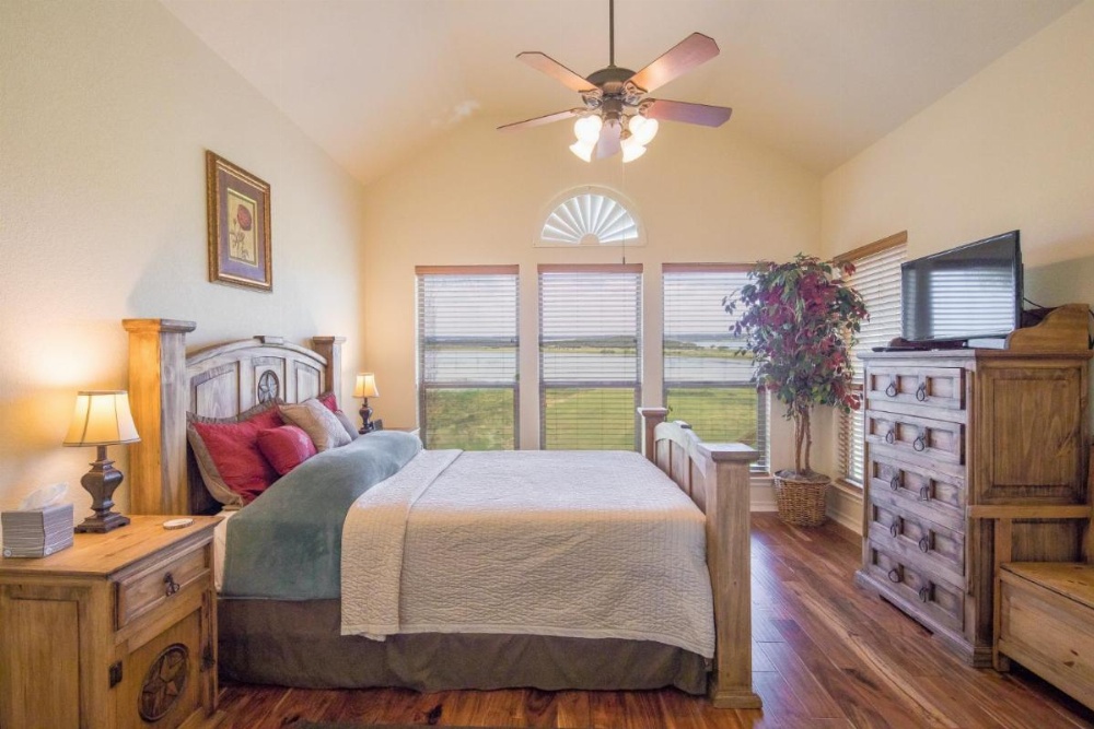 Lakeside Haven Townhouse Image 34