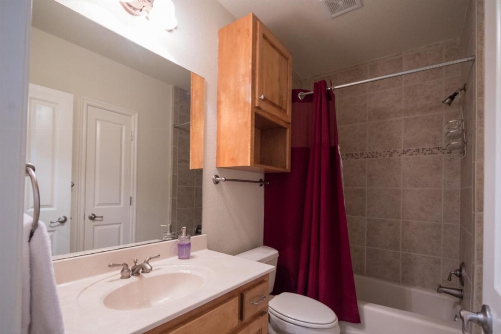 Lakeside Haven Townhouse Image 7
